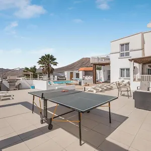 https://casa-nira-macher.in-canary-islands.com